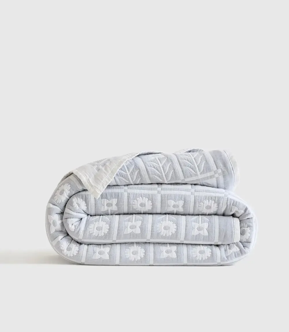 Quince Organic Cotton Jacquard Floral Coverlet Full / Queen Blue Fog $150 MSRP